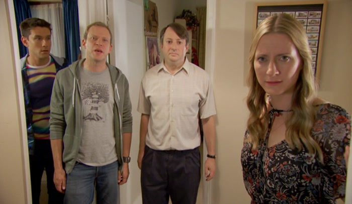 - HELP, DON'T LET THEM KILL ME. - OH, ANGUS, DON'T BE A BIG SILLY. 