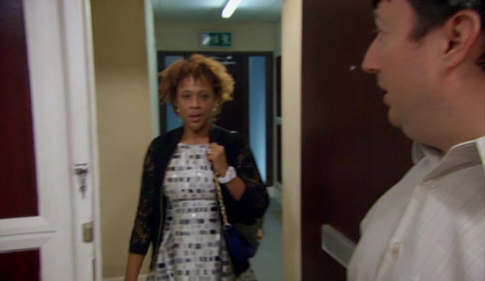 - HI, JEREMY. - OH, HI, MOLLY. 