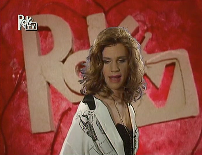 - WHAT-HO! I'M SUKIE BAPSWENT. - MMM! 