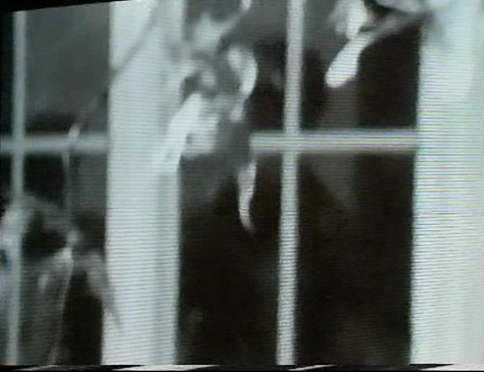 WHICH SEEMS TO SHOW THAT THE QUEEN AND JOHN MAJOR WERE IN SOME KIND OF DRUBBING INCIDENT. 