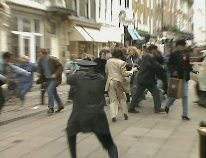 - THE POLICE HAD NO CHOICE. - (GUNSHOTS) 