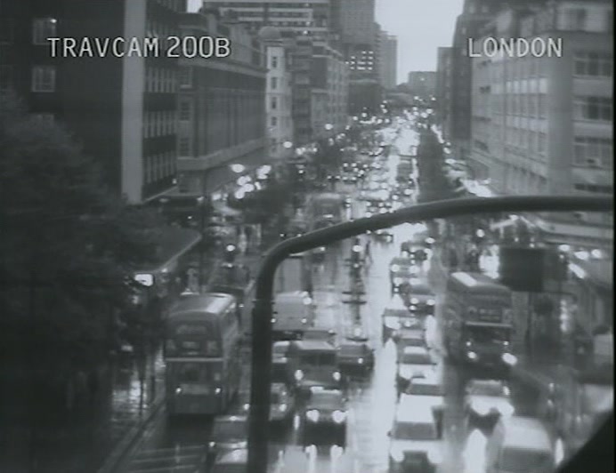 LOTS OF CARS BEING SLOWED DOWN BY THEIR OWN LIGHTS. 