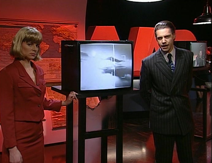 THIS IS SMART BOMB STEVEN. THAT IS SUZANNA GEKKALOYS. 