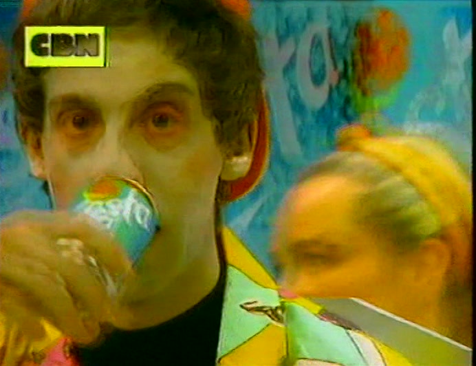 (VOICEOVER)... ZANGIEST FRUIT JUICE YOU'VE EVER TASTED, THERE AIN'T NO... 