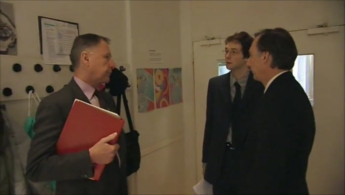 - (OLLY) PEOPLE. REAL PEOPLE. - YOU SEE? DON'T... FAMILIES. 
