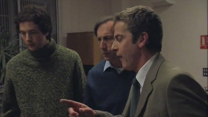 - SHE DIDN'T FUCKING SPEAK TO HIM. - I DON'T KNOW ANYONE CALLED...SIMON... 