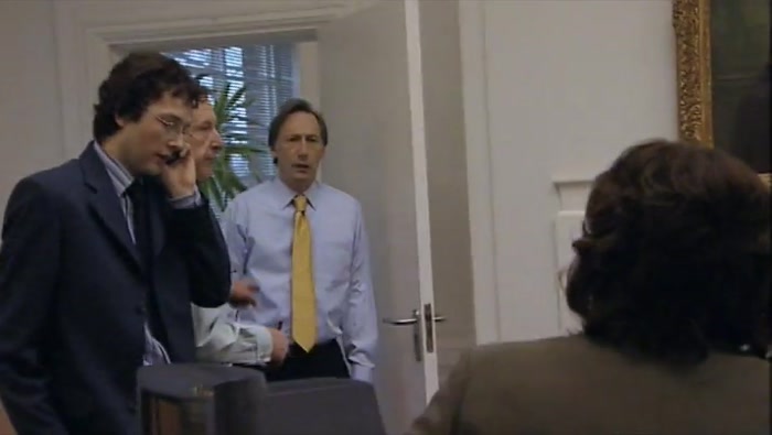 - COMB HIS HAIR, CHANGE HIS TIE AND HIS SHIRT. - NO, IT'S FINE, DON'T WORRY ABOUT IT. 