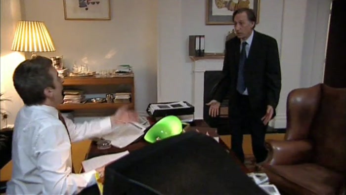 - IT'S A FLAT. - IT IS A SECOND HOME. 