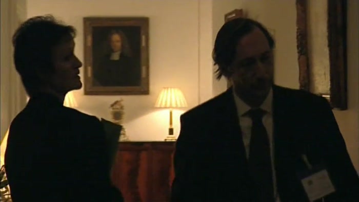 - HE HAS SOMEONE WITH HIM. - IT WON'T TAKE LONG, IT'S QUITE URGENT. 