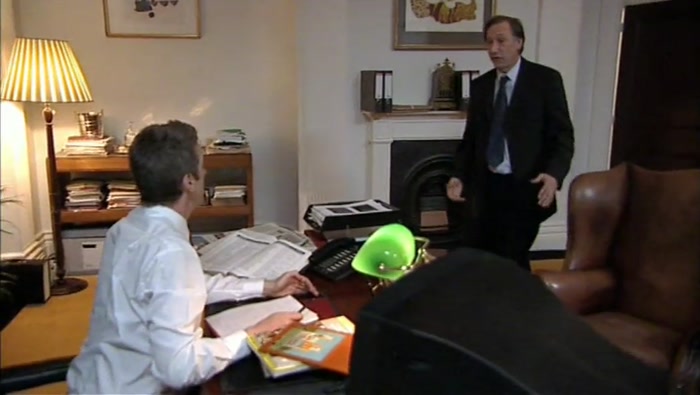 - IT'S A FLAT. - IT IS A SECOND HOME. 