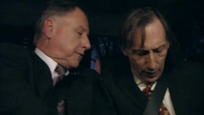 - MAYBE I SHOULD GO WITHOUT THE TIE. - IT'S NOT A LAUGH, IT'S FINE. 