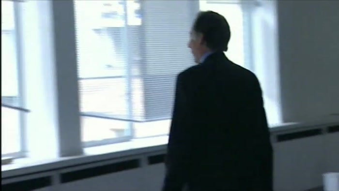 - OH, FOR FUCK'S SAKE! IS SHE LOOKING FOR HIM? - YEP, LOOKING FOR HIM. 