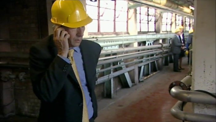 - BREAKING? WHAT'S BREAKING? - GEOFF HOLHURST IS UP TO HIS NECK IN SHIT 