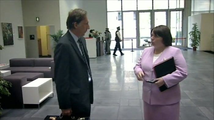 - SHALL WE...? - WE'RE UPSTAIRS. 