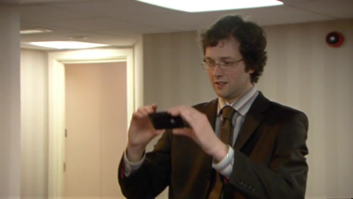 - YOU'RE A STUNNER, YE. - THANK YOU. NO, YOU'RE A STUNNER. 