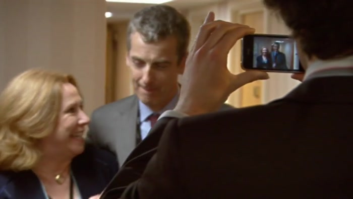 - YOU'RE A STUNNER, YE. - THANK YOU. NO, YOU'RE A STUNNER. 