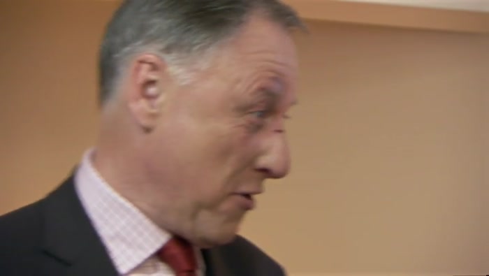 - NO, WE'RE MATES. - WE'RE PALS, LOOK. 
