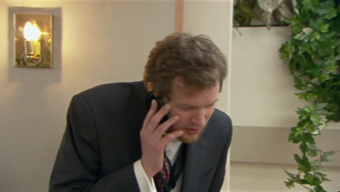 - YO, TWAT FEATURES! - HANG ON. 