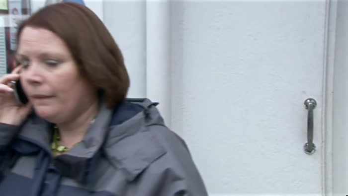 - HI, TERRI. - HI, LISTEN, IT'S JULIE. 