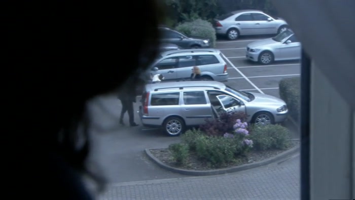 NOW THE DOG'S GOING IN. IS SHE GOING TO PUT JULIE IN THE BOOT? 