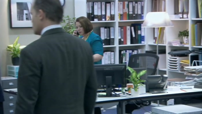 WHAT'S HAPPENED TO TERRI? SHE LOOKS LIKE A FEMALE IMPERSONATOR. 