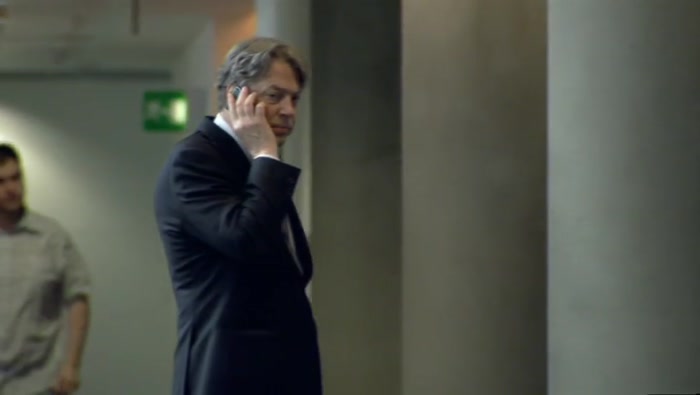 AH, STEWART, WHAT FLAVOUR OF NUT BROWN PISS ARE YOU GOING TO POUR INTO MY EAR? 