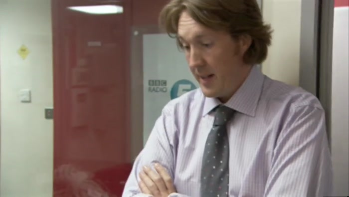 - DO YOU NEED A PEN? - UH, I DO, THANKS. 