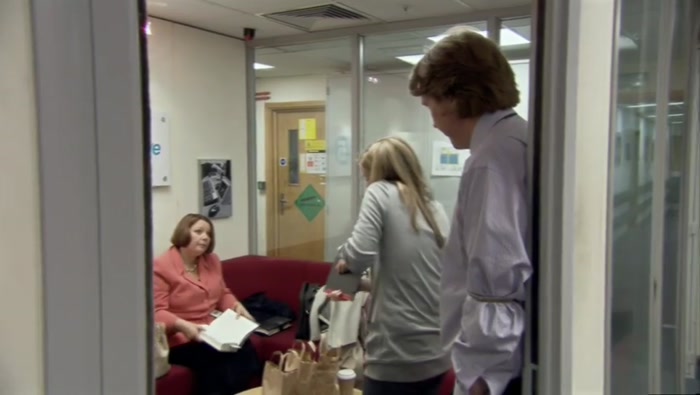- DO YOU NEED A PEN? - UH, I DO, THANKS. 