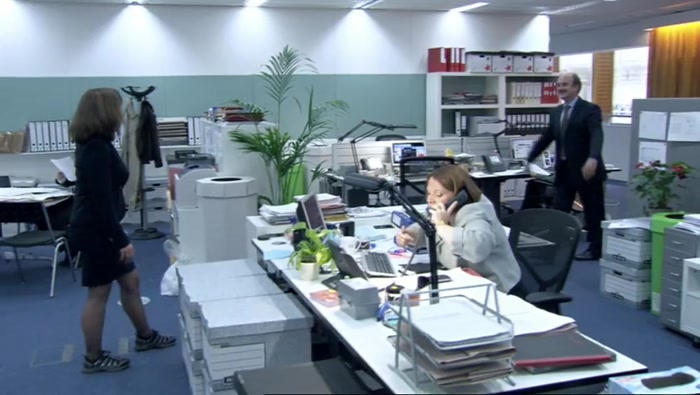 - NICOLA MURRAY! - CAN I CALL YOU BACK? BYE. 
