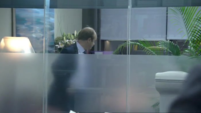 LOOK AT STEVE FLEMING AT WORK, EH? THAT'S THE REAL MASTER OF SPIN. 