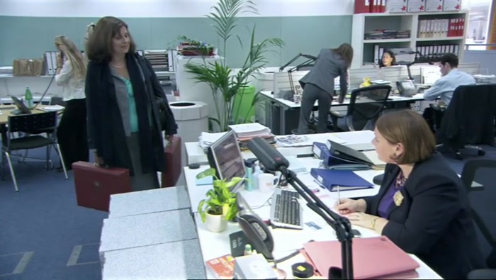 - WHO AM I, TERRI? - YOU'RE NICOLA? NICOLA MURRAY? 