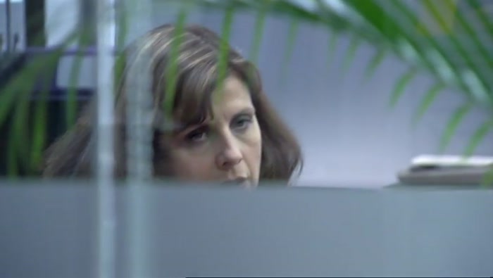 - IT'S WHITE WINE. - TERRI: A COLD TAP, THEN. 