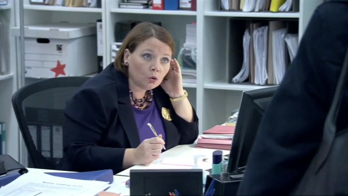 - WHO AM I, TERRI? - YOU'RE NICOLA? NICOLA MURRAY? 