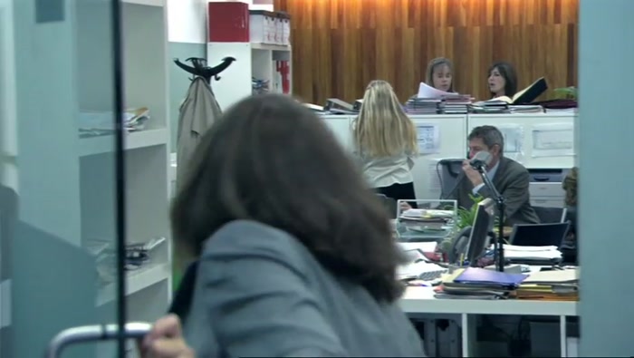 OLLY, GLENN, IN HERE NOW. QUICK, QUICK, QUICK. 