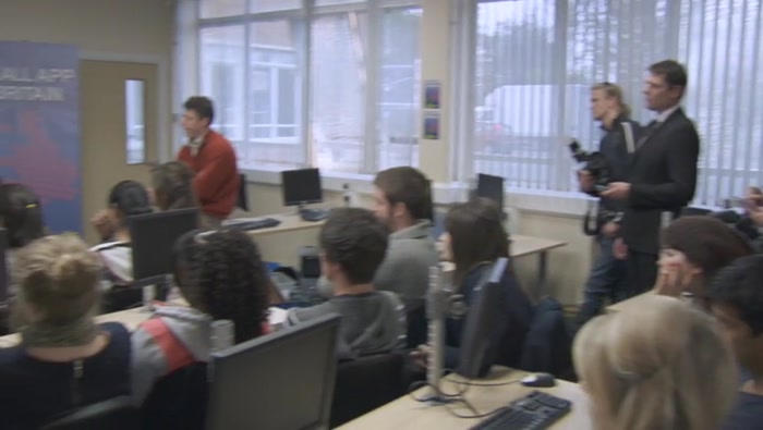 WHEN WE HAVE SO MANY NET-SAVVY TECH HEADS HERE? 